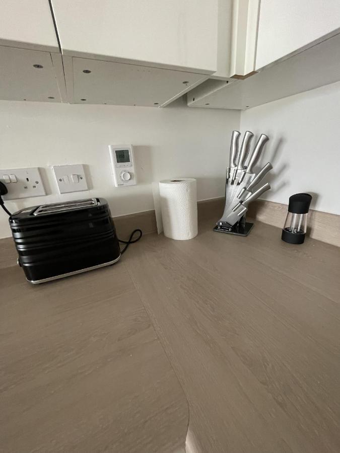 Modern 2-Bed Apartment In The Heart Of Salford Quays Exterior photo