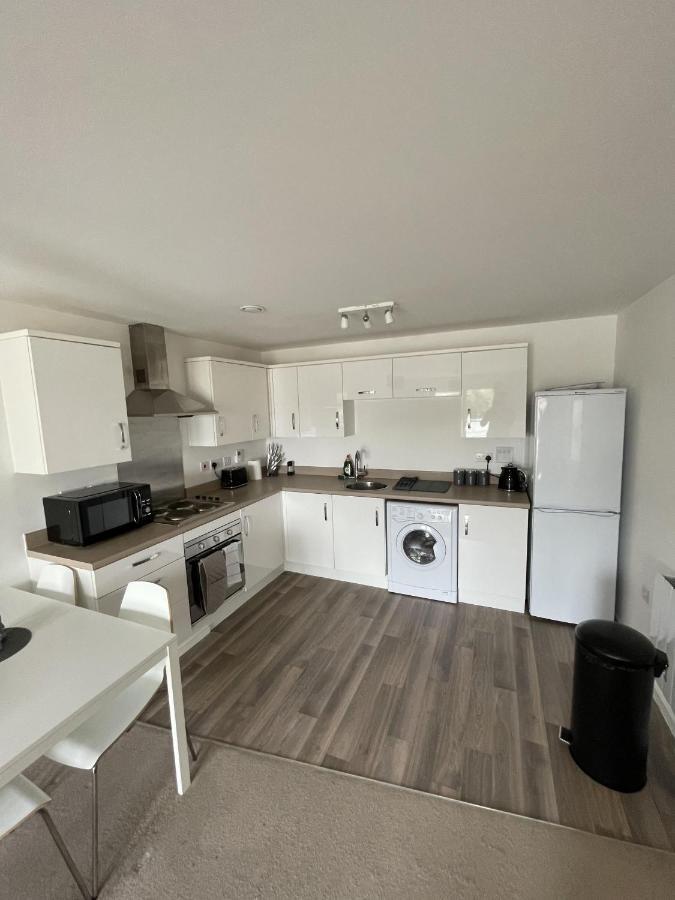 Modern 2-Bed Apartment In The Heart Of Salford Quays Exterior photo