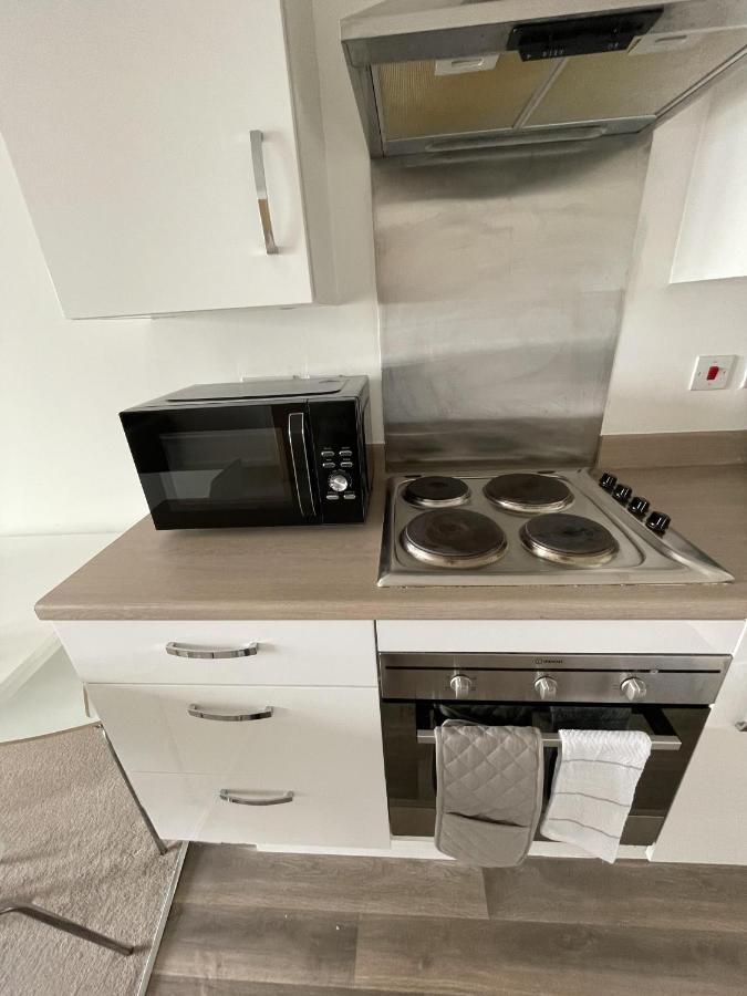 Modern 2-Bed Apartment In The Heart Of Salford Quays Exterior photo