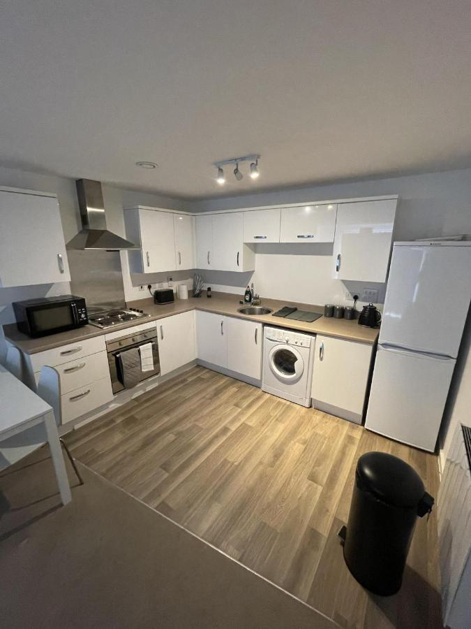 Modern 2-Bed Apartment In The Heart Of Salford Quays Exterior photo