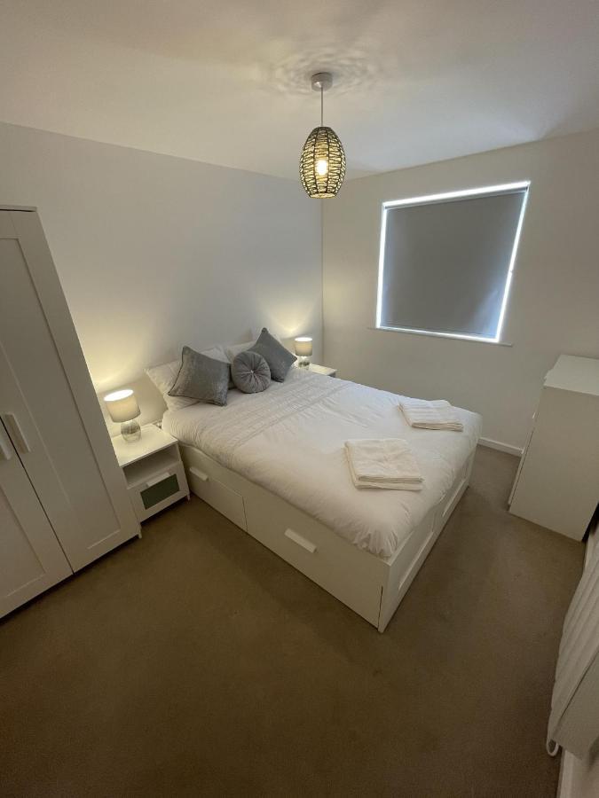 Modern 2-Bed Apartment In The Heart Of Salford Quays Exterior photo