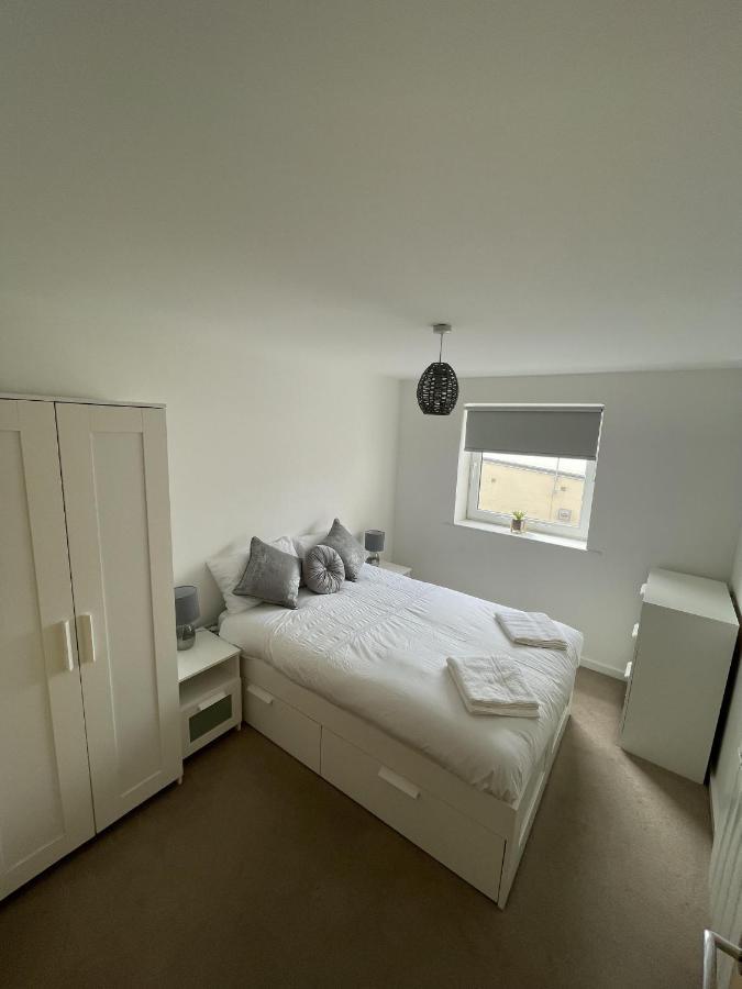 Modern 2-Bed Apartment In The Heart Of Salford Quays Exterior photo