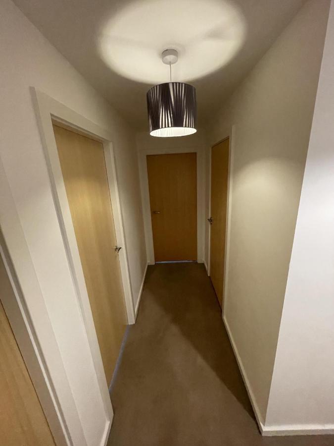 Modern 2-Bed Apartment In The Heart Of Salford Quays Exterior photo